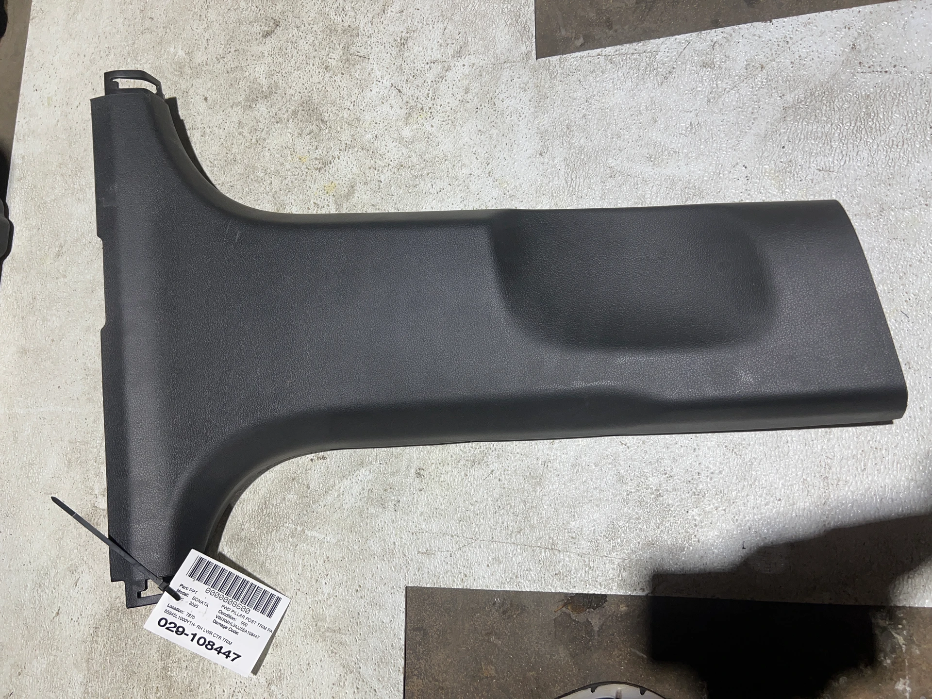 Rh Lwr Ctr Trim · 1